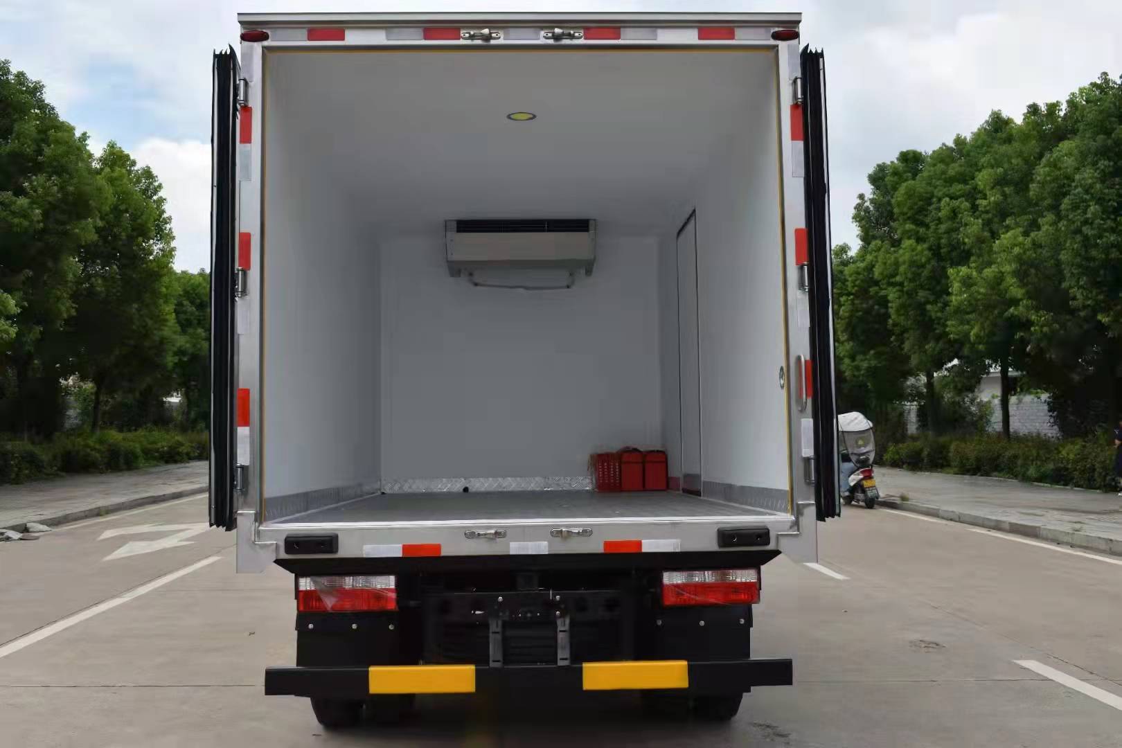 東風(fēng)福瑞卡混動PHEV冷藏車